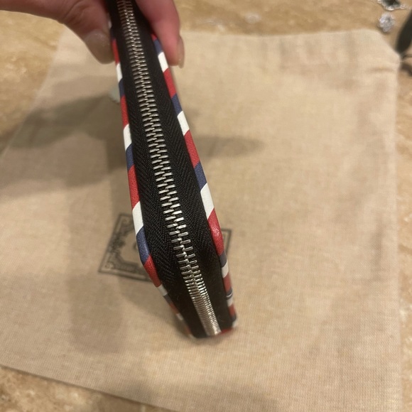 GUCCI ufo black courier zip coated wallet - Picture 5 of 6